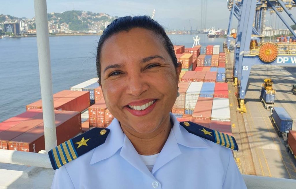 CONVÉS PRINCIPAL – Destaque da Coluna: Capitã de Longo Curso Simone Lopes