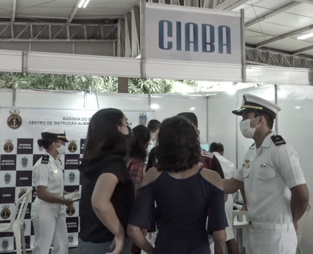 Alunos da EFOMM participam da Feira de Profissões