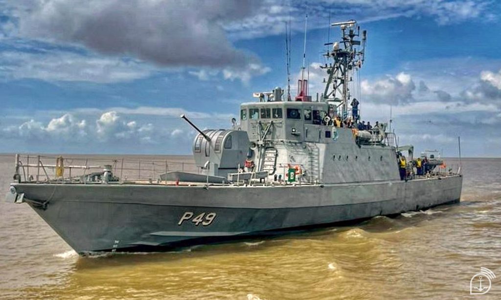 Marinha resgata tripulante indiano de navio mercante no Pará