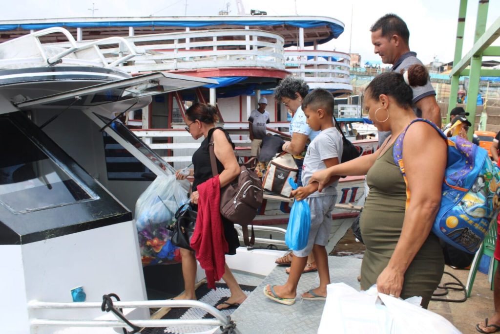 Transporte de passageiros em barcos do Amazonas está à beira do colapso.