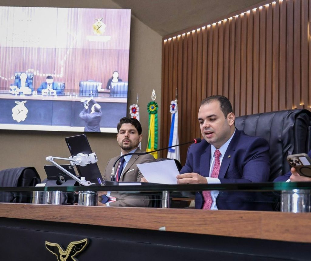 PL fortalece transporte fluvial no AM com criação da Escola de Aquaviários.