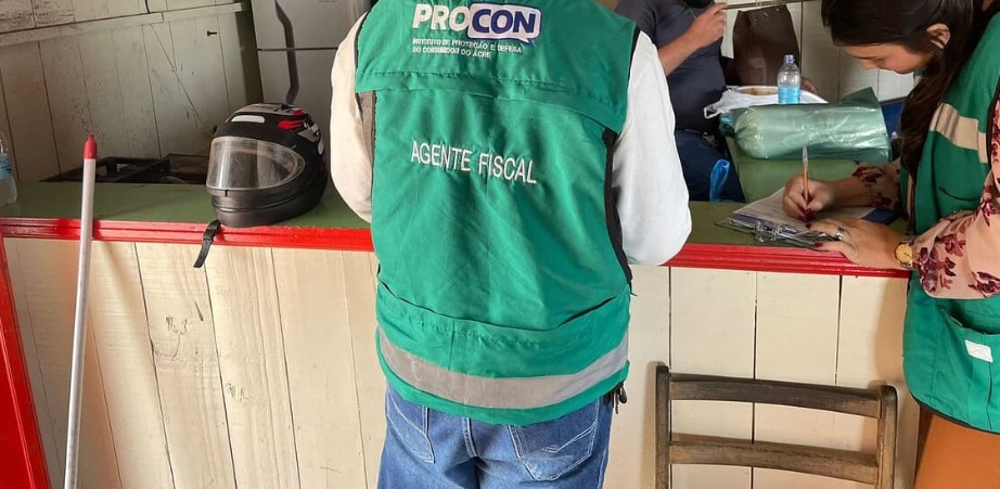 Fiscalização do Procon no Juruá confirma regularização de embarcações após denúncias no Acre.
