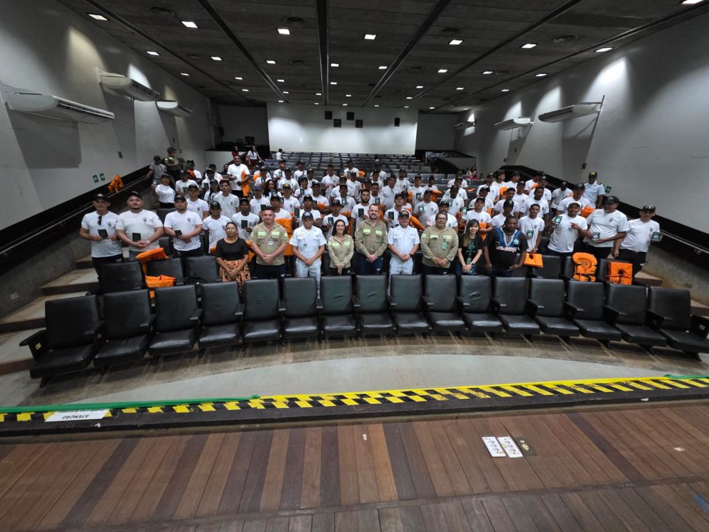 MRN e Marinha certificam nova turma de aquaviários e reforçam segurança da navegação no Rio Trombetas.